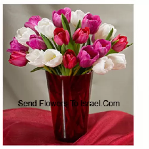 Tulipani colorati misti con riempitivi stagionali in un vaso di vetro - Si prega di notare che in caso di non disponibilità di certi fiori stagionali, verranno sostituiti con altri fiori dello stesso valore